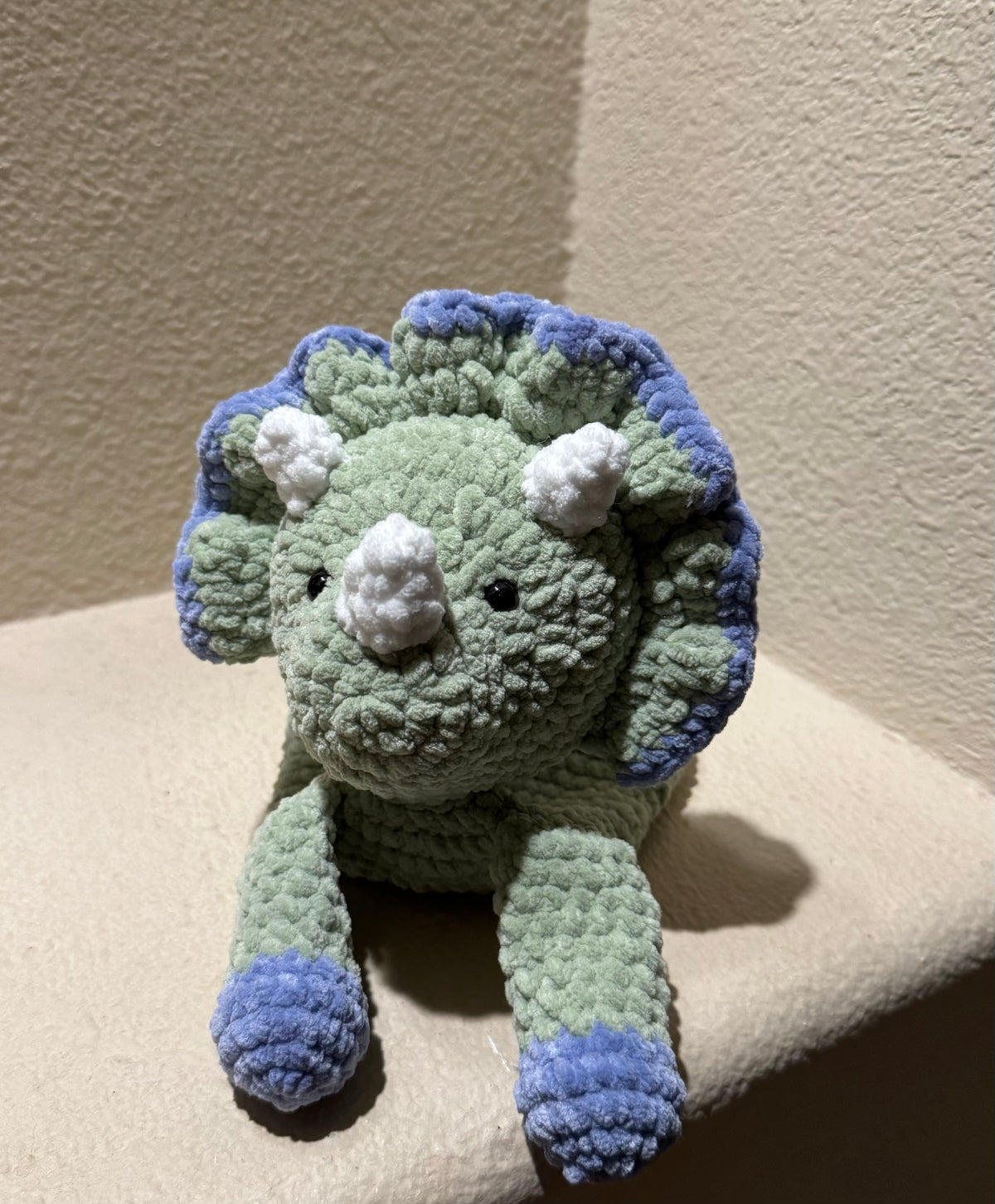 Triceratops snuggle